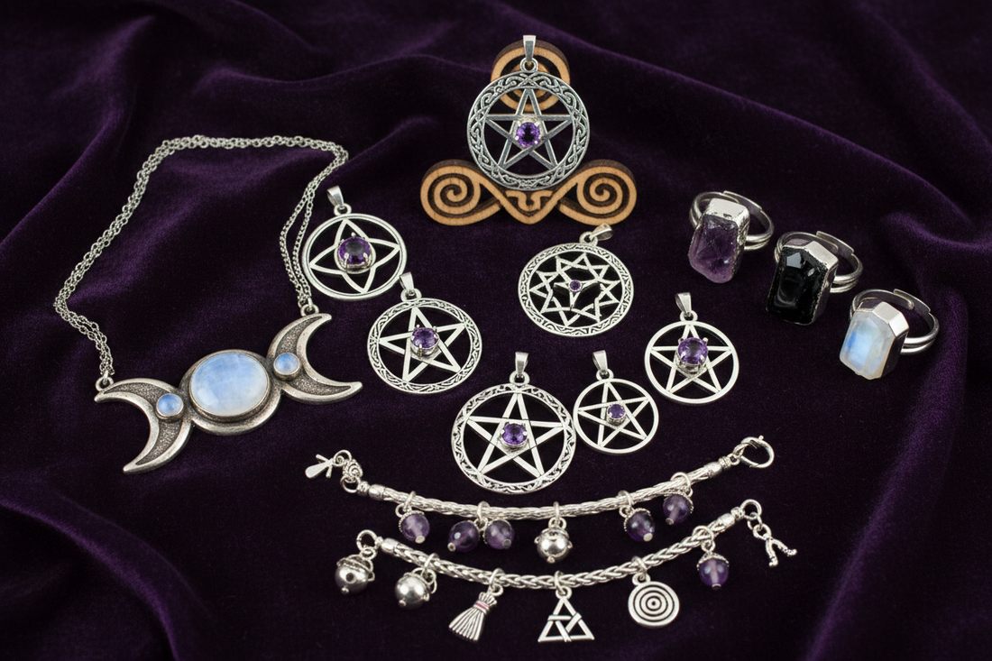 The Cloak Of Shadow & Light - Sorceress Sanctuary