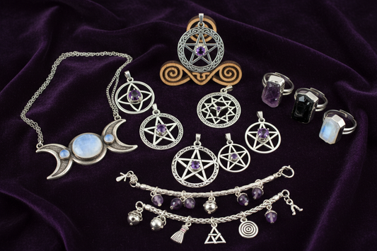 The Cloak Of Shadow & Light - Sorceress Sanctuary