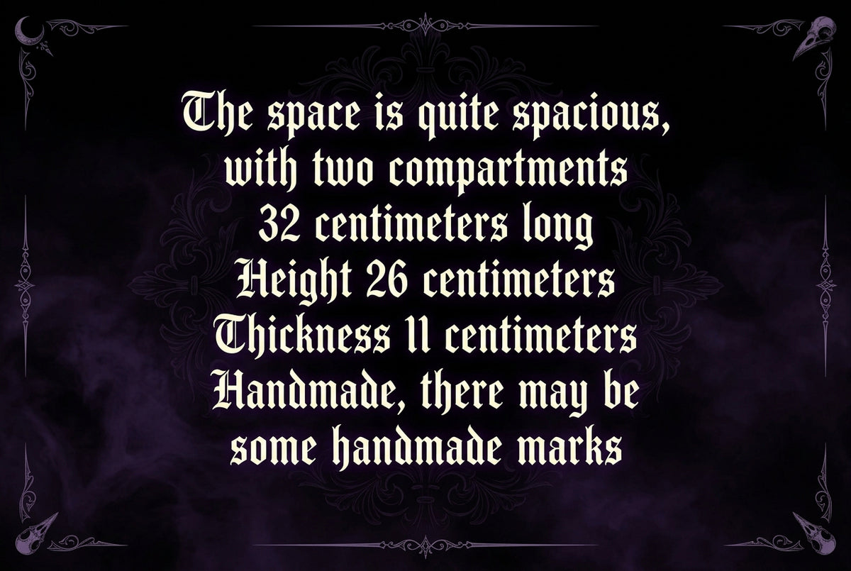 A white background with black text listing dimensions and characteristics of a space: 32 centimeters long, 26 centimeters high, 11 centimeters thick, and noting possible handmade marks.