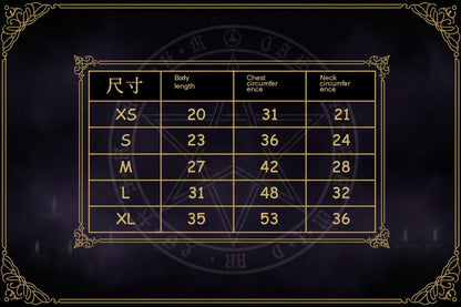 A size chart table with a green header and black grid lines. The columns are labeled in Chinese as 第度 (size), body length, chest circumference, and neck circumference, with size options XS, S, M, L, and XL and corresponding measurements.